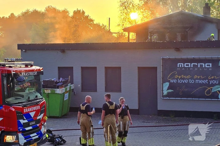 Uitslaande brand in winkelpand