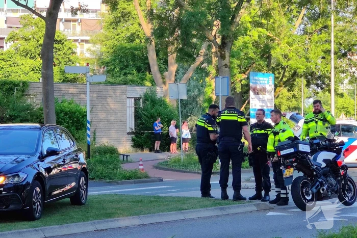 Fietser met spoed naar ziekenhuis na aanrijding