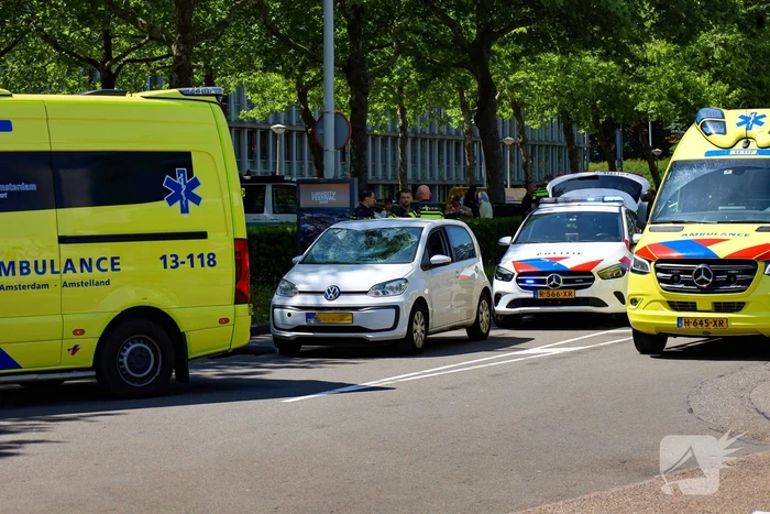 Zwaargewonde bij aanrijding tijdens oversteken