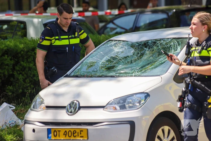 Zwaargewonde bij aanrijding tijdens oversteken