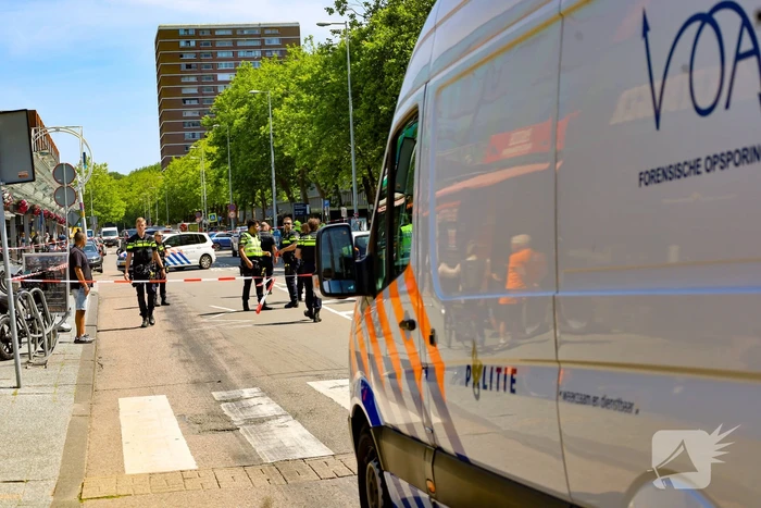 Zwaargewonde bij aanrijding tijdens oversteken