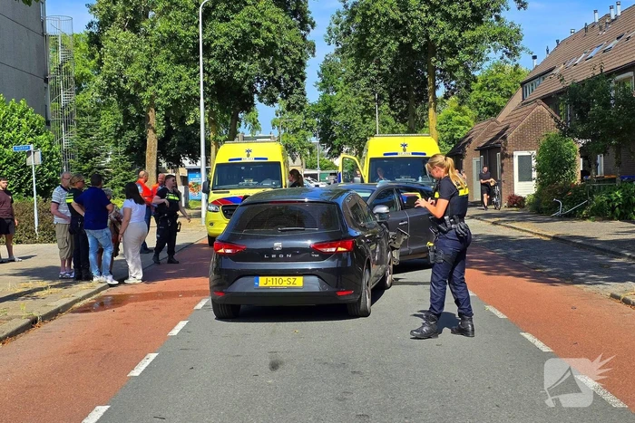 Frontale aanrijding leidt tot afsluiting van weg