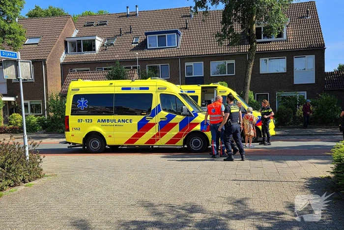 Frontale aanrijding leidt tot afsluiting van weg