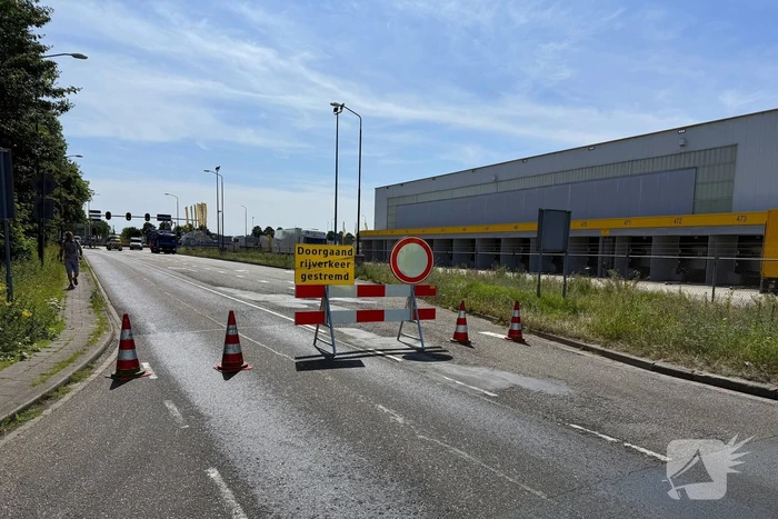 Vettige substantie leidt tot wegafsluiting