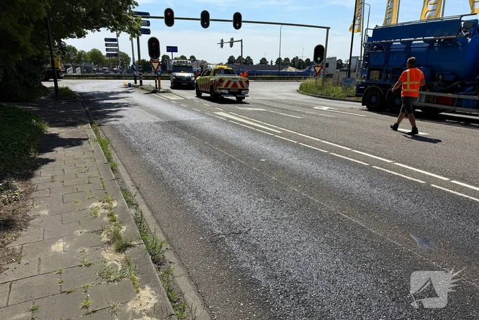 Vettige substantie leidt tot wegafsluiting