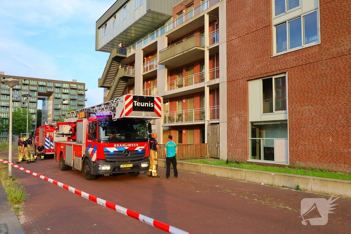 Woningbrand snel geblust, slachtoffer door rook onderzocht