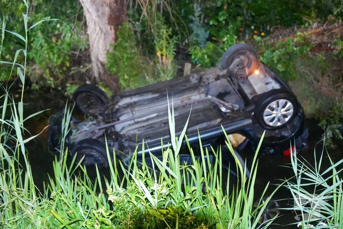 Auto te water op de kop