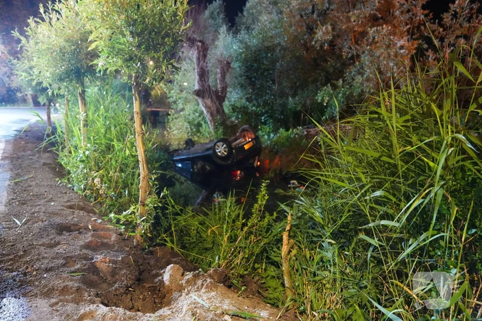 Auto te water op de kop