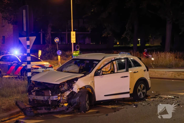 Gewelddadige taxi-overval leidt tot ongeval en arrestatie