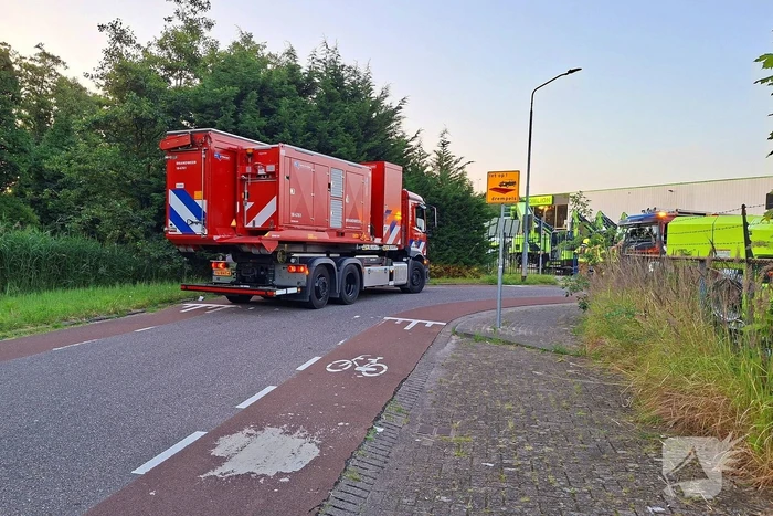 Veel brandweer eenheden ingezet voor brand in bedrijfspand