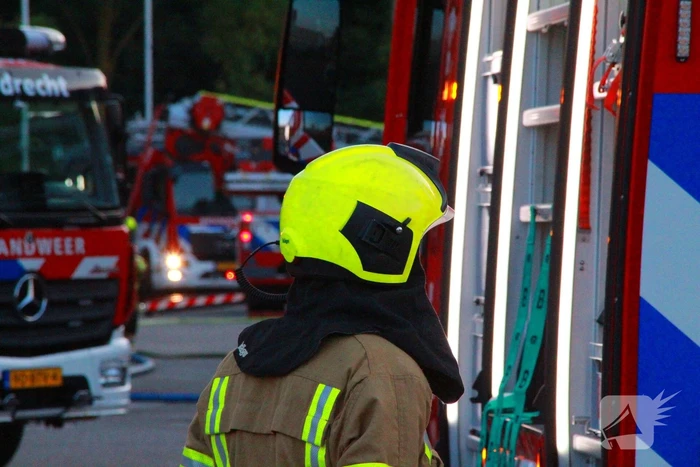 Veel brandweer eenheden ingezet voor brand in bedrijfspand
