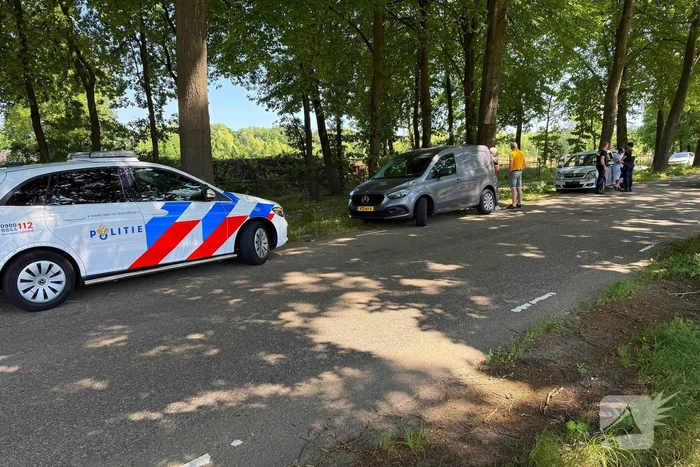 Dronken bestuurder botst op auto