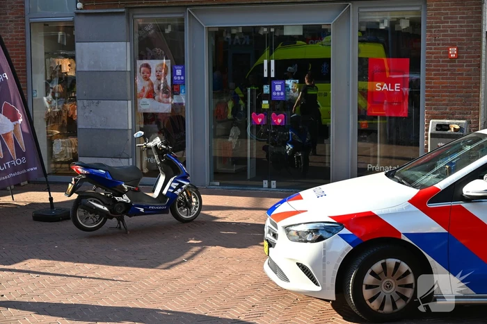 Botsing tussen fiets en scooter