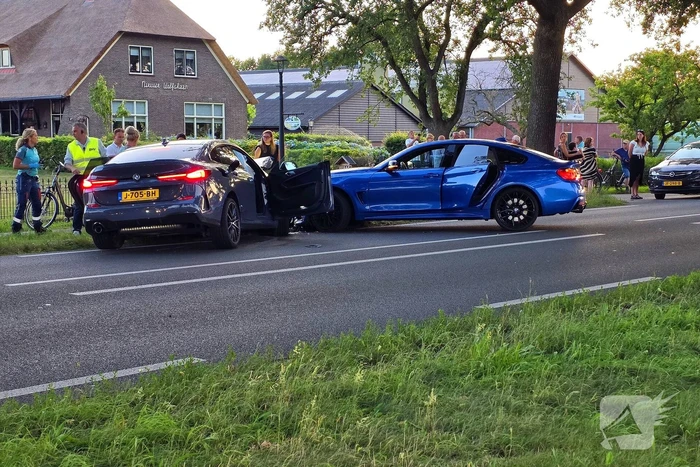 Meerdere gewonden bij botsing tussen luxe auto's