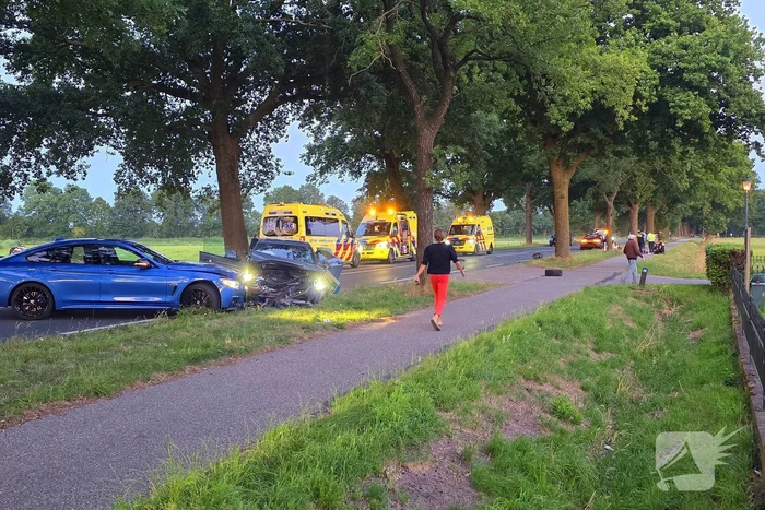 Meerdere gewonden bij botsing tussen luxe auto's