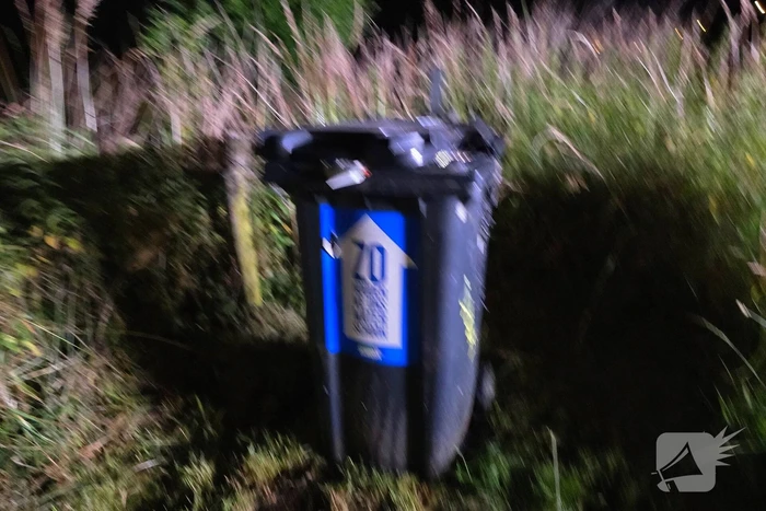 Afvalbrand door wegwerpbbarbecue snel geblust