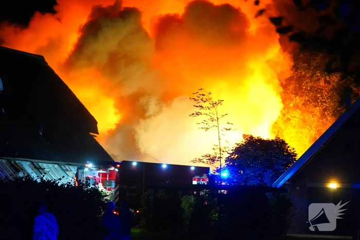 Uitslaande brand verwoest pand op terrein