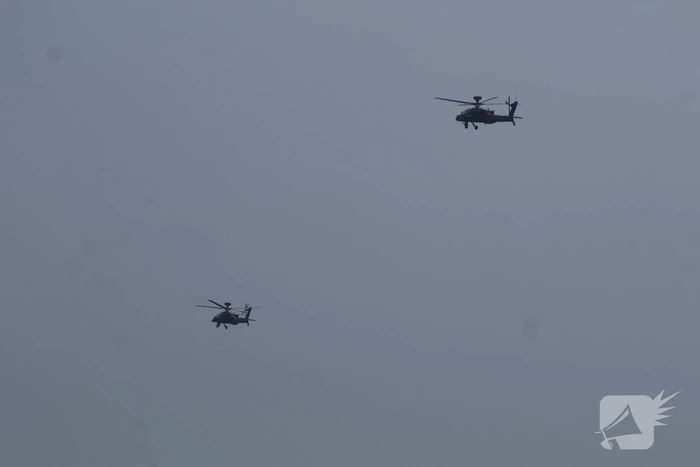 Meerdere helikopter landen op oud vliegveld Valkenburg