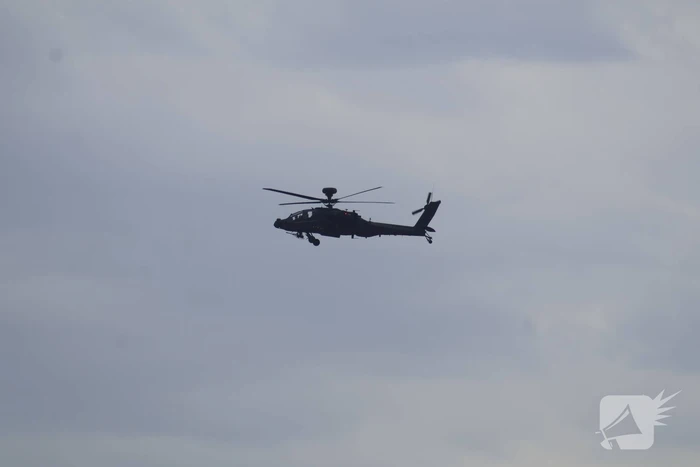 Meerdere helikopter landen op oud vliegveld Valkenburg