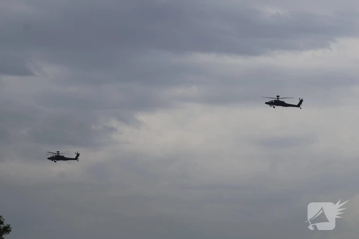 Meerdere helikopter landen op oud vliegveld Valkenburg