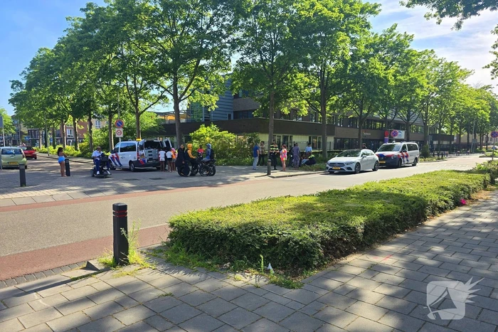 Bestelbus rijdt door na ongeluk