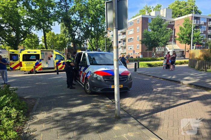 Bestelbus rijdt door na ongeluk