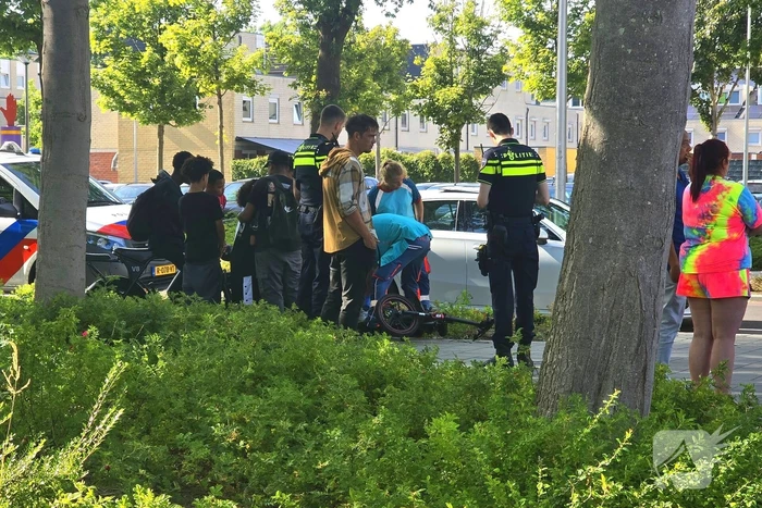 Bestelbus rijdt door na ongeluk