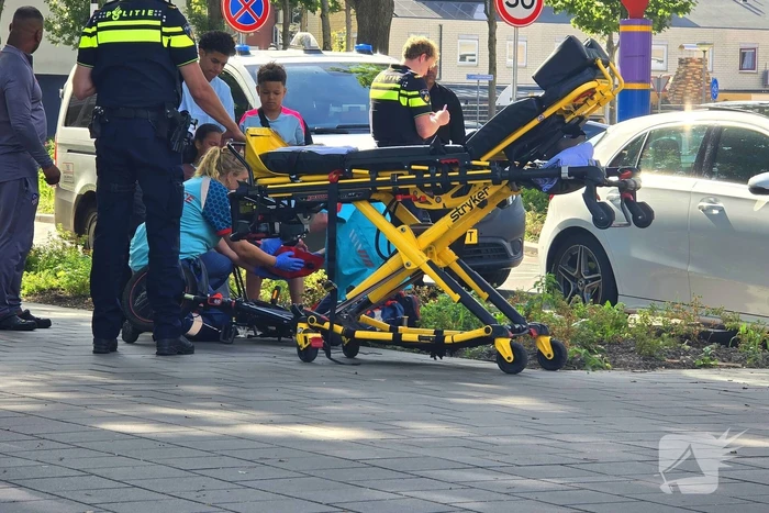 Bestelbus rijdt door na ongeluk