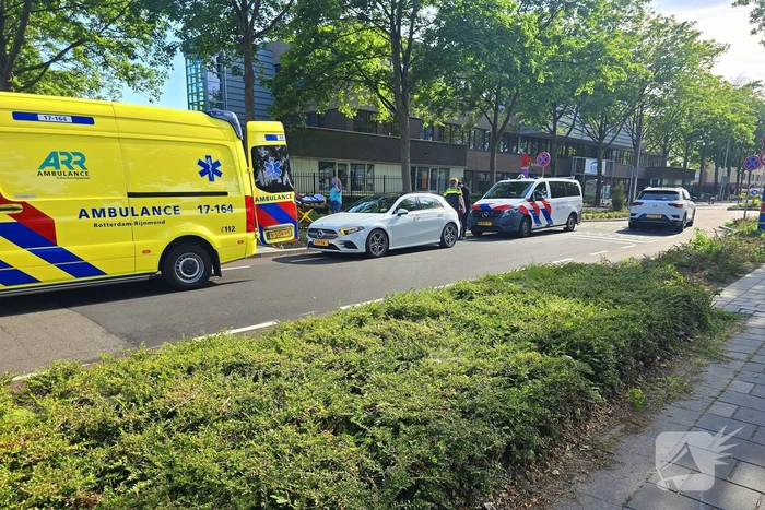 Bestelbus rijdt door na ongeluk