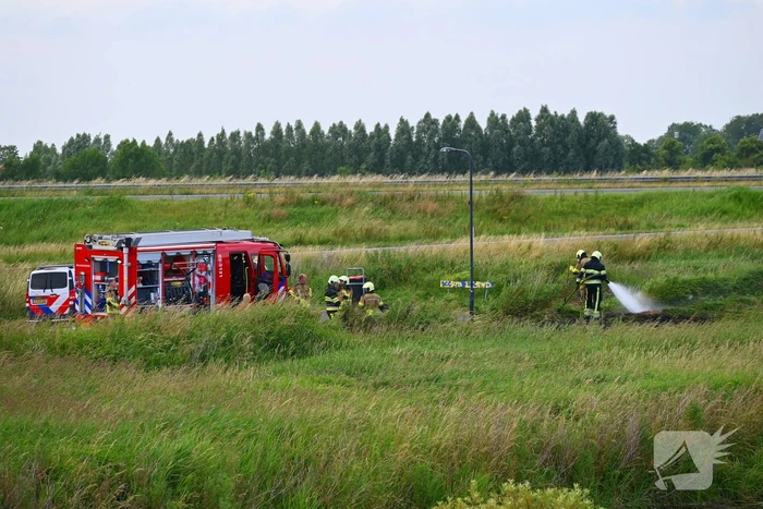 Bermbrand op carpoolplaats snel onder controle