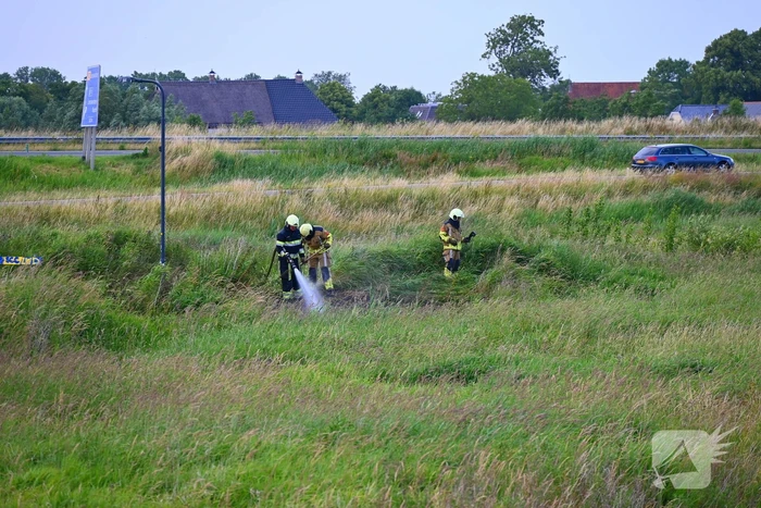Bermbrand op carpoolplaats snel onder controle