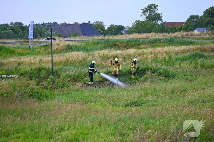 Bermbrand op carpoolplaats snel onder controle