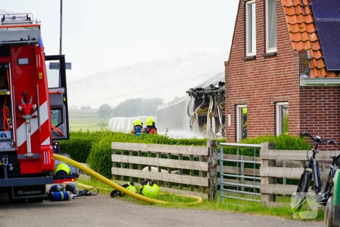 Schuur met lammeren vat vlam
