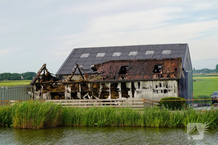 Schuur met lammeren vat vlam