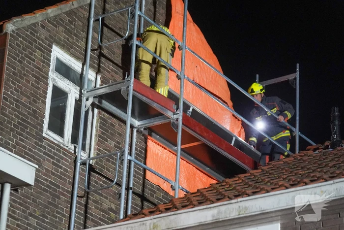 Brandweer verwijdert steigerplank
