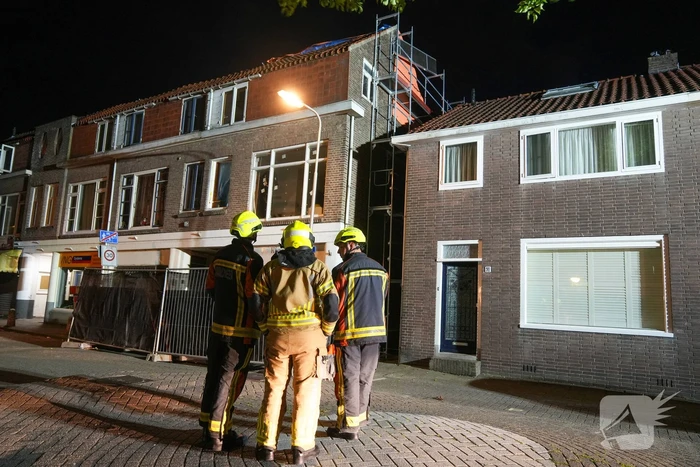 Brandweer verwijdert steigerplank