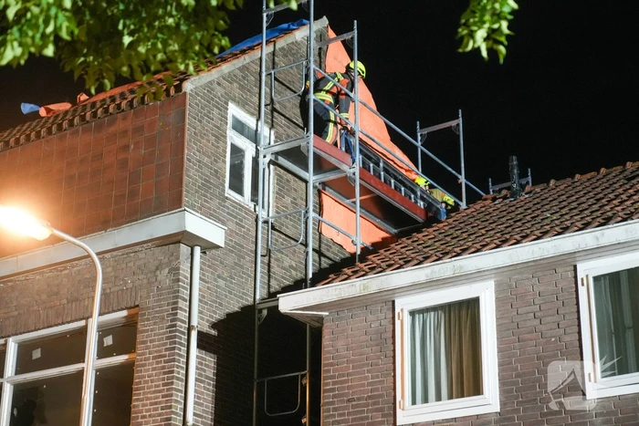 Brandweer verwijdert steigerplank