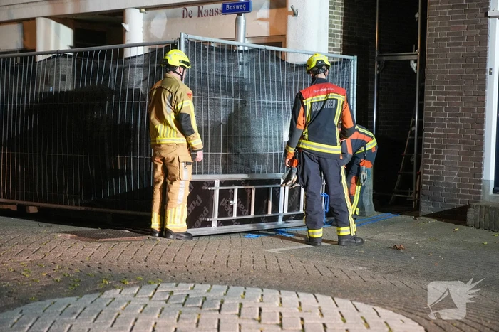 Brandweer verwijdert steigerplank