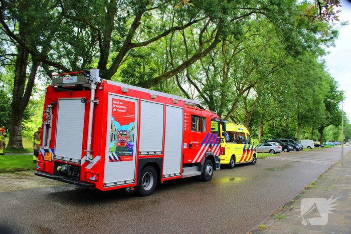Brandweer bevrijdt vastzittende fietser