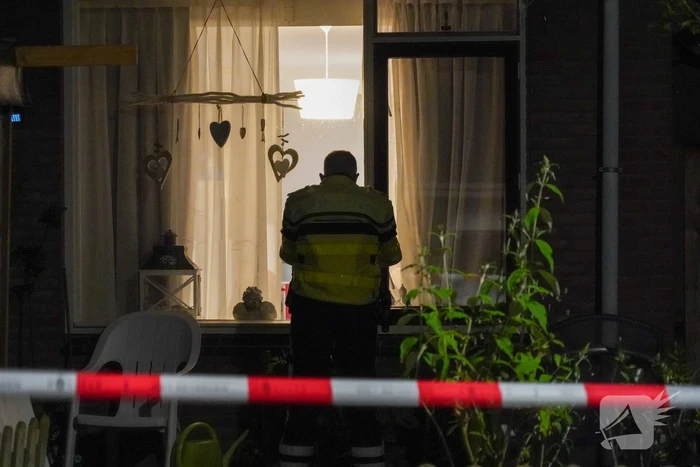 Kogelgat zichtbaar in raam na schietpartij