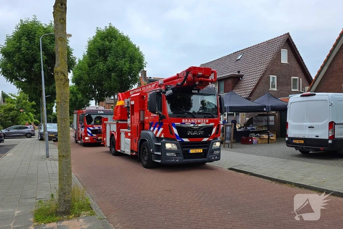 Brand op dak van winkel veroorzaakt schade