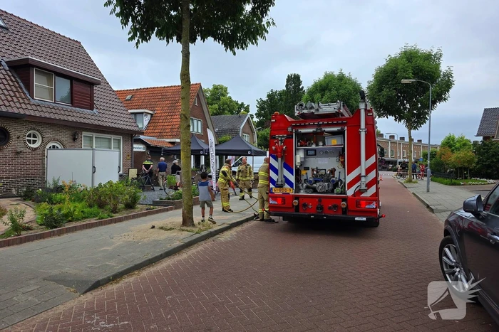 Brand op dak van winkel veroorzaakt schade
