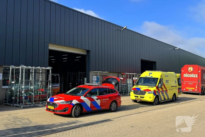 Man gewond bij ongeval met glaspakket