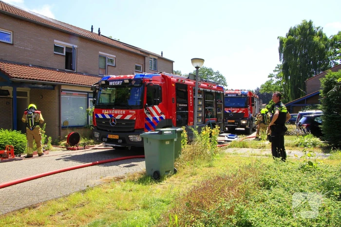 Grote uitslaande brand in woning