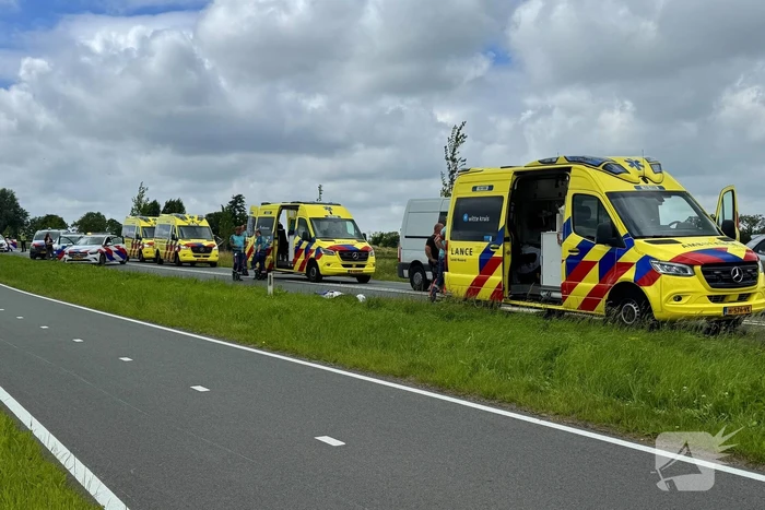 Twee personen overleden bij ernstig ongeval op N194, traumahelikopter geland