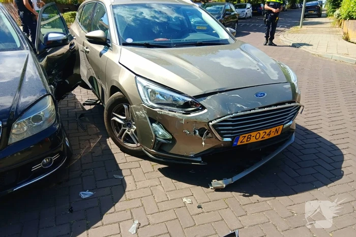 Twee voertuigen betrokken bij aanrijding op bekende kruising