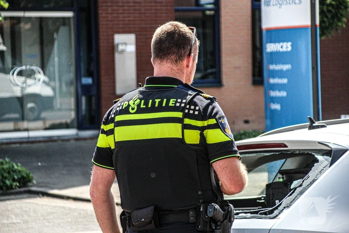 Veel schade bij aanrijding tussen bestelbus en personenauto