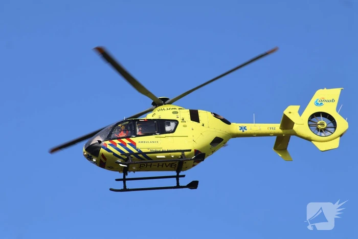 Persoon zwaargewond bij ongeval in weiland