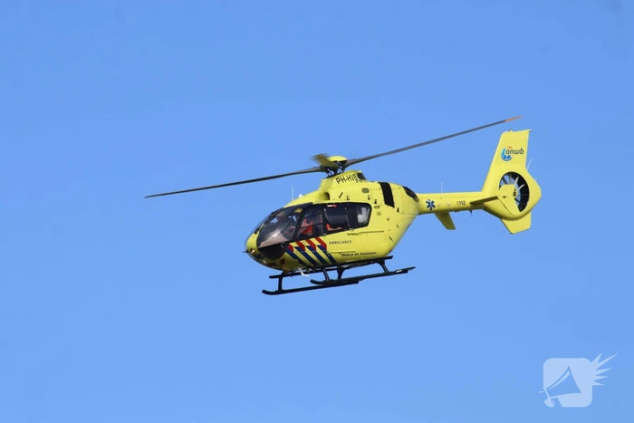 Persoon zwaargewond bij ongeval in weiland