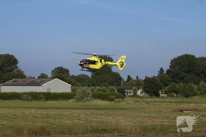 Persoon zwaargewond bij ongeval in weiland
